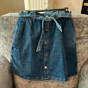 Lands End denim skirt with belt, girls size 16–NEVER WORN.